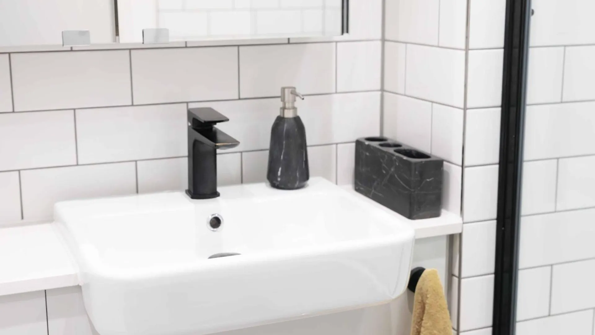 Luxury One Bedroom Apartment Near Canary Wharf With Gym London