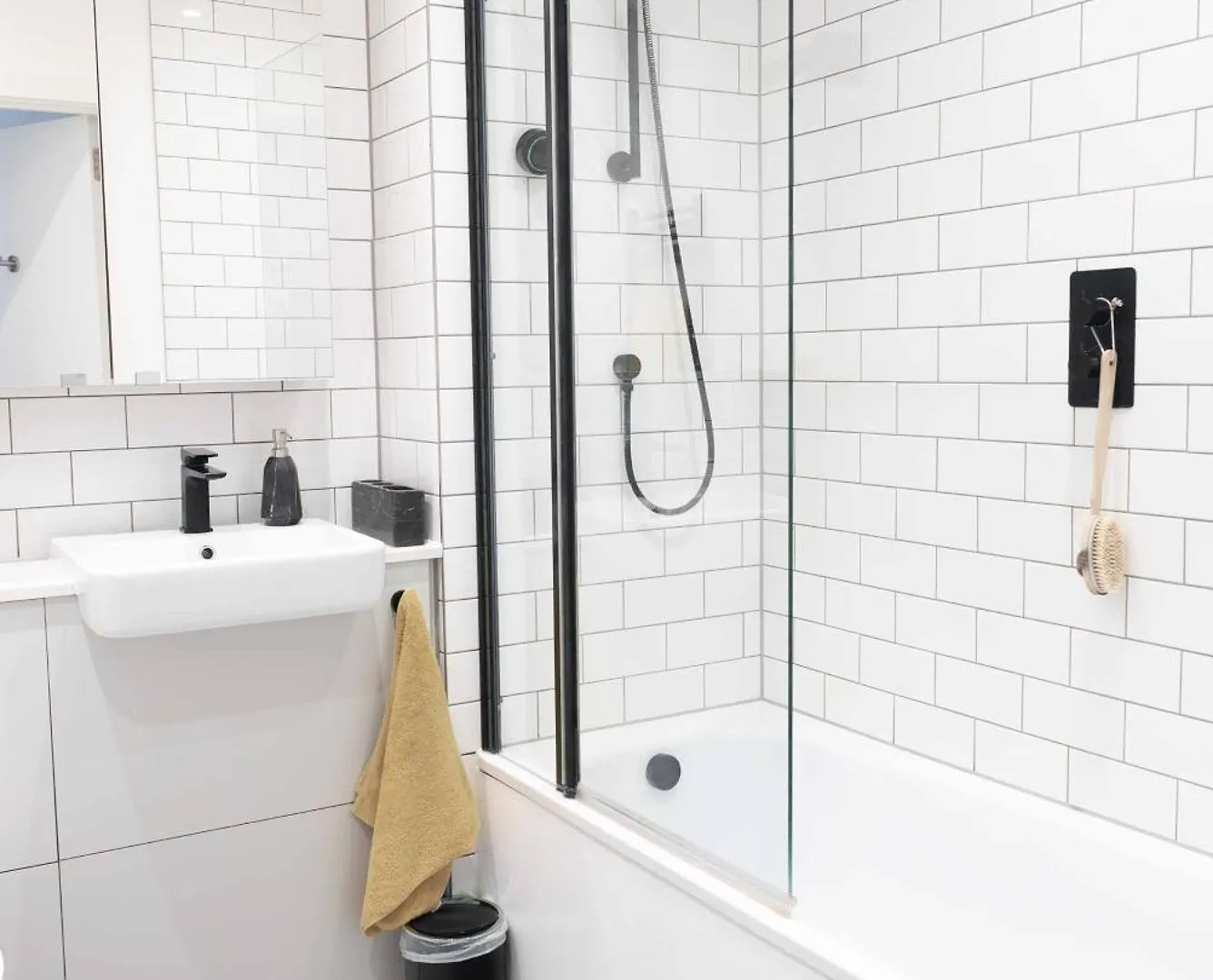 Luxury One Bedroom Apartment Near Canary Wharf With Gym London
