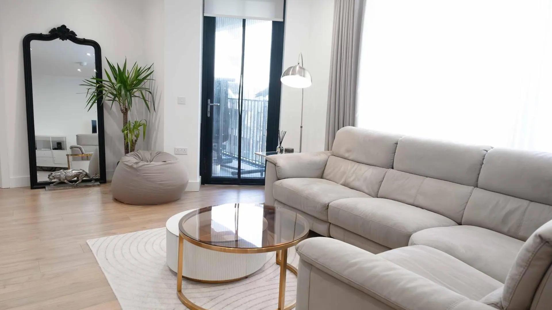 Luxury One Bedroom Apartment Near Canary Wharf With Gym London 0*,  United Kingdom