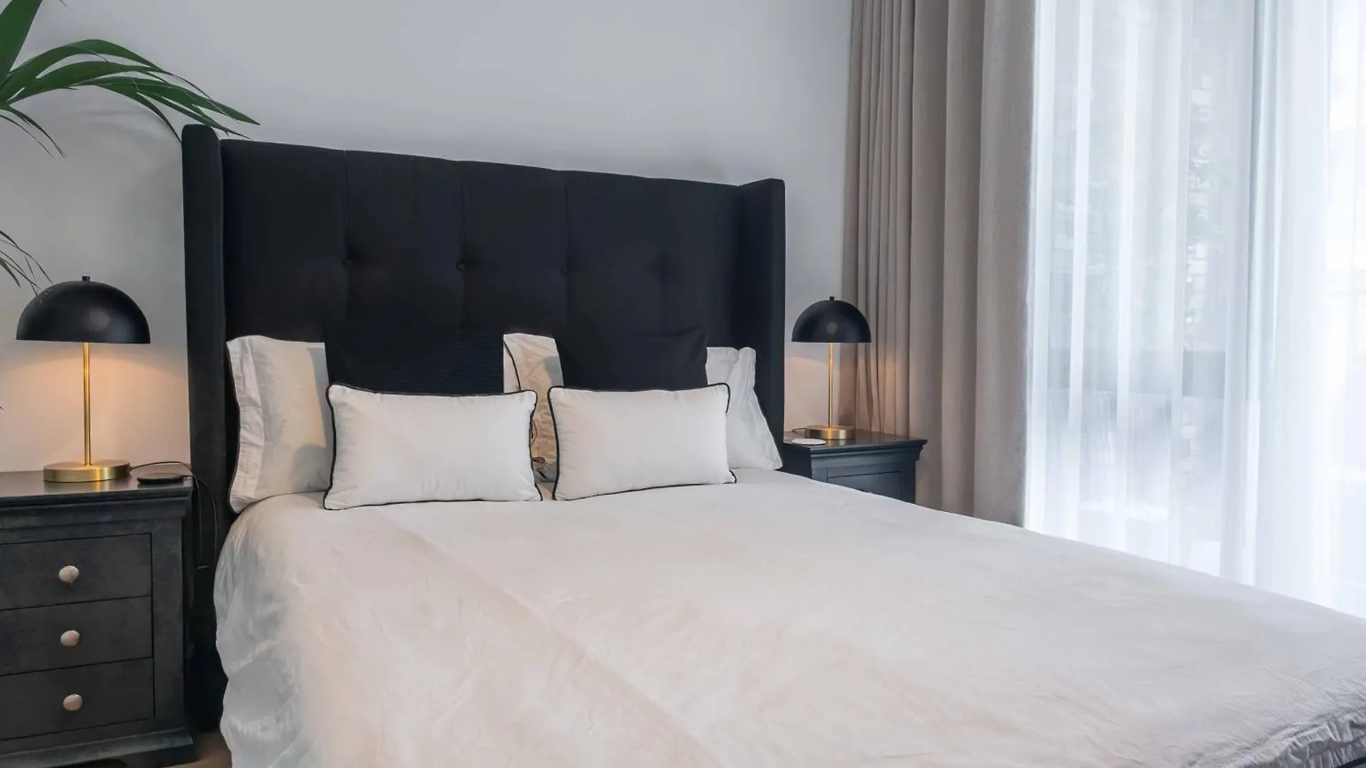 Luxury One Bedroom Apartment Near Canary Wharf With Gym London