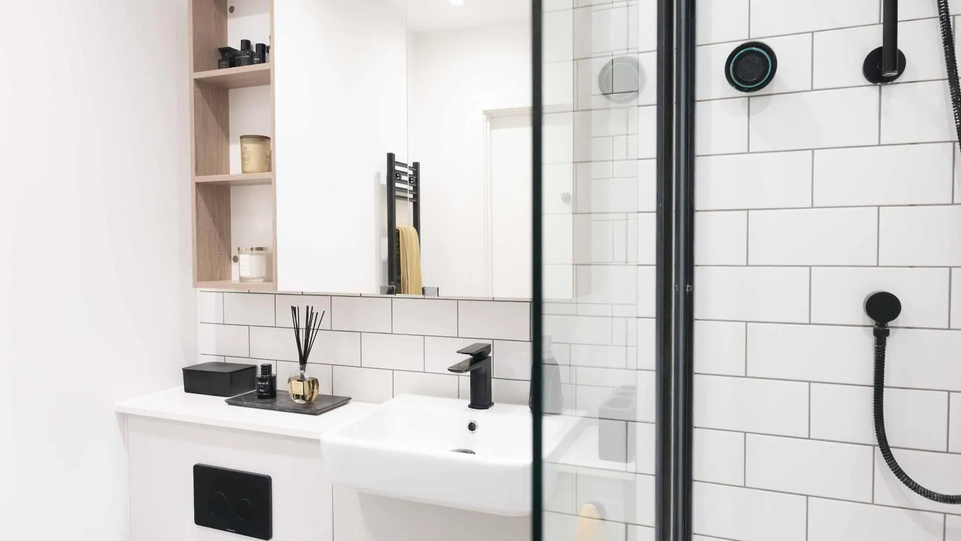 Luxury One Bedroom Apartment Near Canary Wharf With Gym London