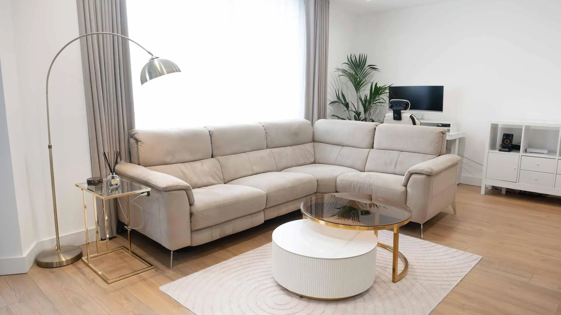 Luxury One Bedroom Apartment Near Canary Wharf With Gym London