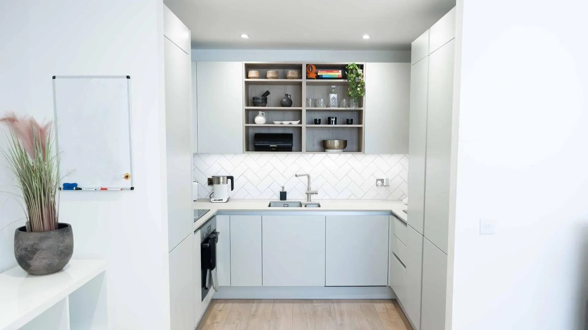 Luxury One Bedroom Apartment Near Canary Wharf With Gym London