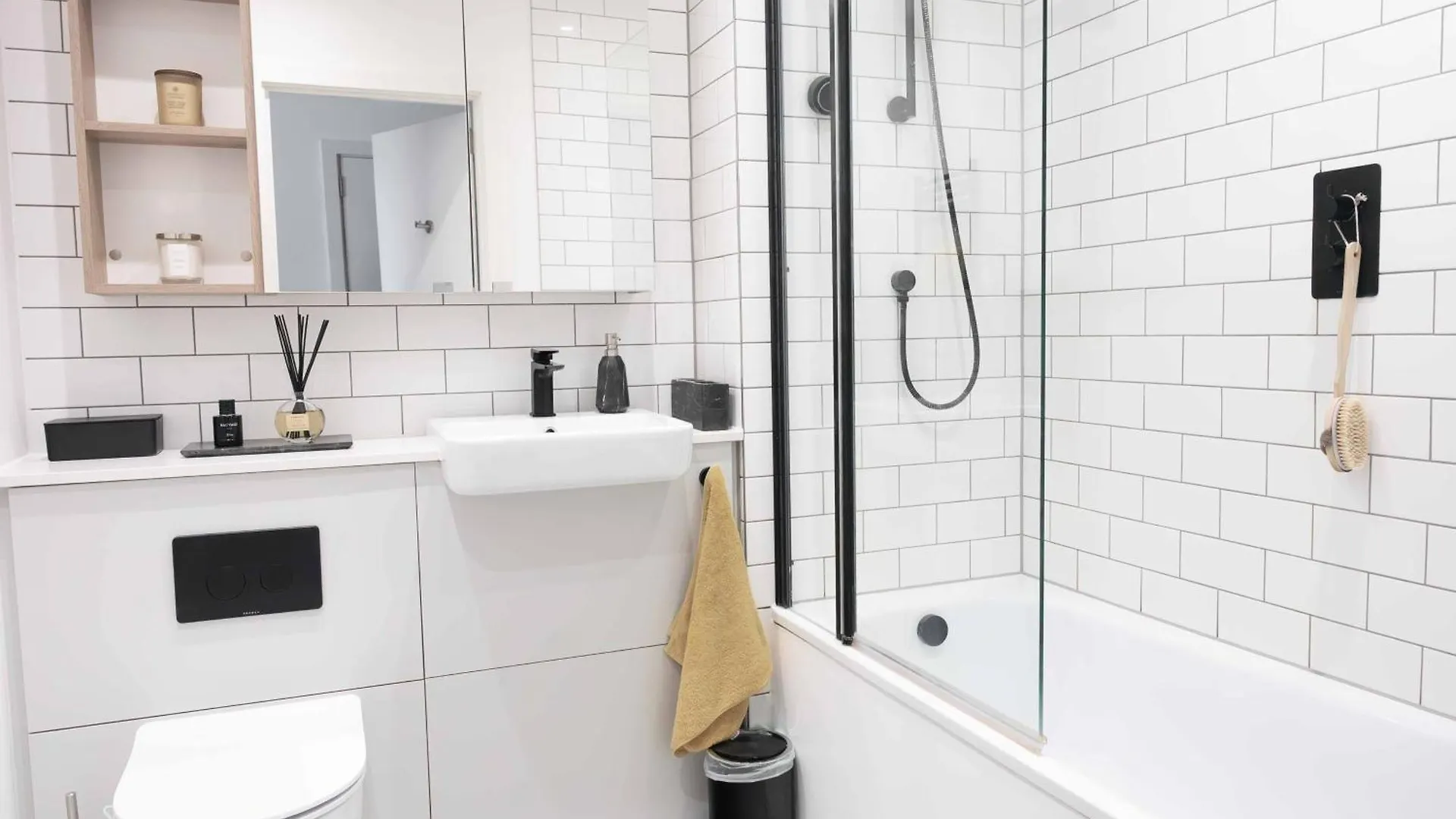 Luxury One Bedroom Apartment Near Canary Wharf With Gym London